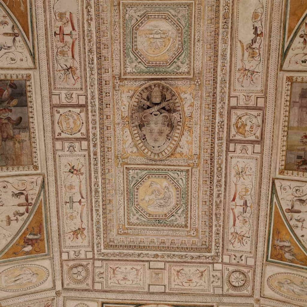 sala biblioteca castel sant angelo soffitto